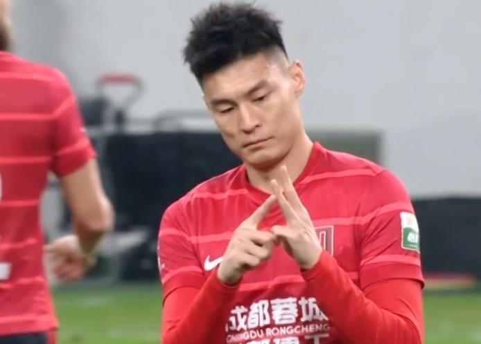 开云APP-媒体人：在李扬未能加盟后，上海海港将目标锁定韩鹏飞